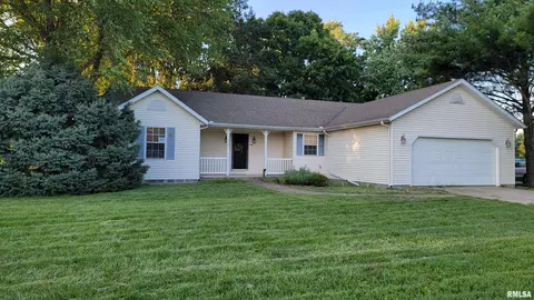 608 N Main St, Athens, IL 62613 photo 2