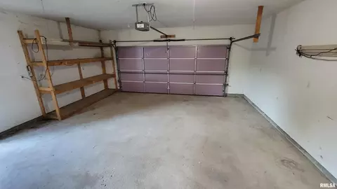608 N Main St, Athens, IL 62613 photo 15