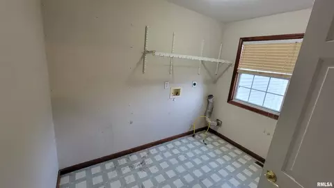 608 N Main St, Athens, IL 62613 photo 17