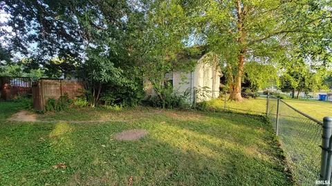 608 N Main St, Athens, IL 62613 photo 18
