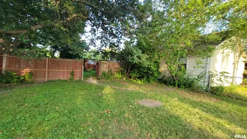 608 N Main St, Athens, IL 62613 photo 6