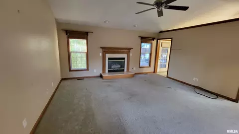 608 N Main St, Athens, IL 62613 photo 9