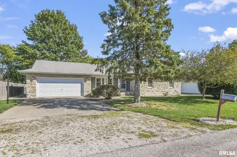 505 Red Bud Ln, Auburn, IL 62615