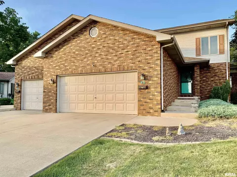 44 46 Book Ln, Jacksonville, IL 62650