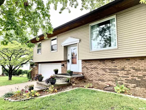 9 Highview Dr, Jacksonville, IL 62650