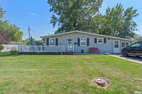 1313 7th St, Lincoln, IL 62656