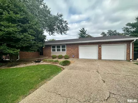 2907 Chateau Ct, Quincy, IL 62301