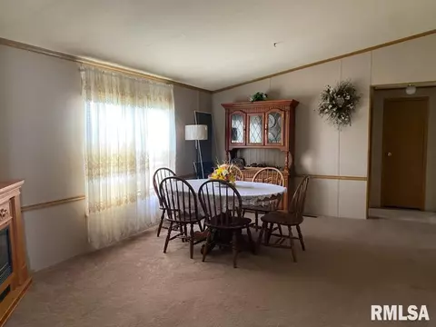 512 W Illinois St, Assumption, IL 62510 photo 9