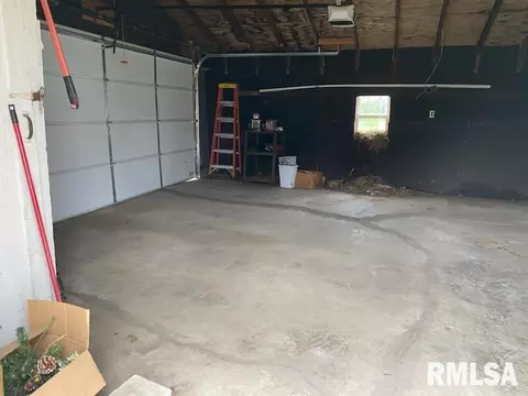 512 W Illinois St, Assumption, IL 62510 photo 23