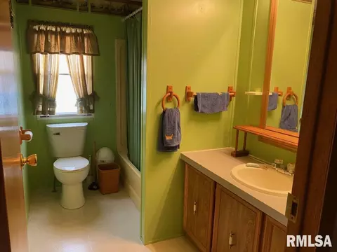 512 W Illinois St, Assumption, IL 62510 photo 14