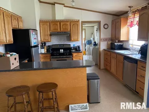 512 W Illinois St, Assumption, IL 62510 photo 7