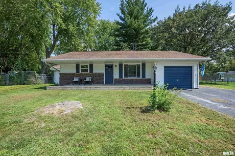 6 Community Dr, Lincoln, IL 62656