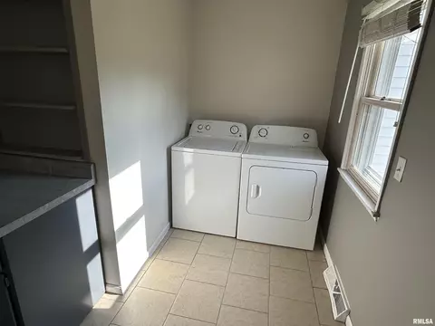 2803 S Park Ave, Springfield, IL 62704 photo 12