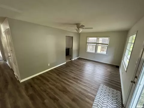 2803 S Park Ave, Springfield, IL 62704 photo 4