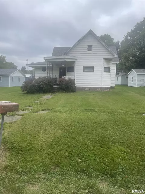 216 E Douglas Ave, Edinburg, IL 62531