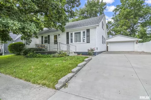 317 E Washington St, Riverton, IL 62561