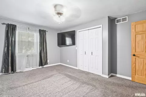 317 E Washington St, Riverton, IL 62561 photo 24