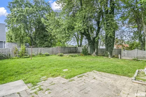 317 E Washington St, Riverton, IL 62561 photo 33