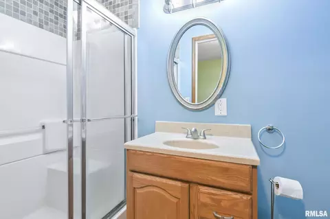 317 E Washington St, Riverton, IL 62561 photo 20