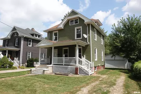 207 Walnut Ave, Galesburg, IL 61401