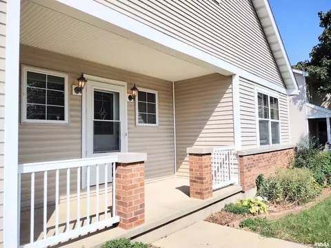 421 N 13th St, Springfield, IL 62702 photo 2