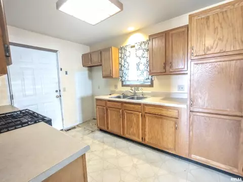 421 N 13th St, Springfield, IL 62702 photo 12