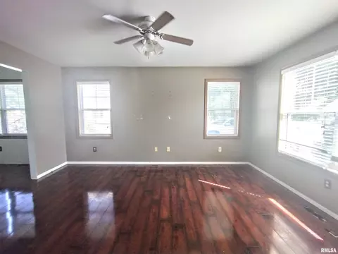 421 N 13th St, Springfield, IL 62702 photo 4