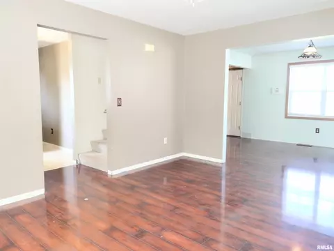 421 N 13th St, Springfield, IL 62702 photo 3