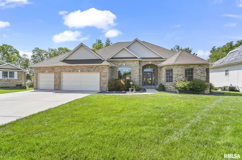 816 Lindal Ln, Chatham, IL 62629
