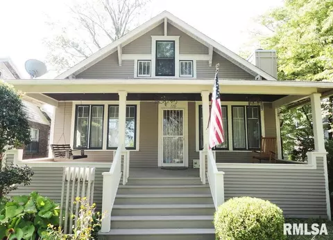720 W Vine St, Taylorville, IL 62568