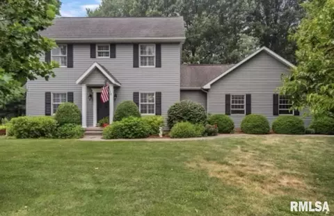 17863 Grand Oaks Dr, Petersburg, IL 62675