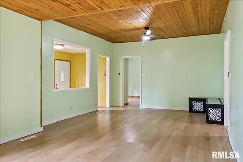 1104 N Macarthur Blvd, Springfield, IL 62702 photo 8