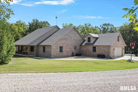 3800 Circle Dr, Auburn, IL 62615