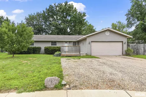 26 Powell St, Riverton, IL 62561