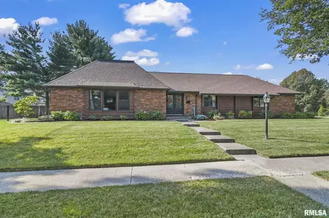 90 Pinehurst Dr, Springfield, IL 62704