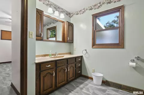 254 W Monroe St, Greenview, IL 62642 photo 18