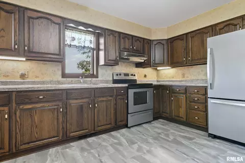 254 W Monroe St, Greenview, IL 62642 photo 6