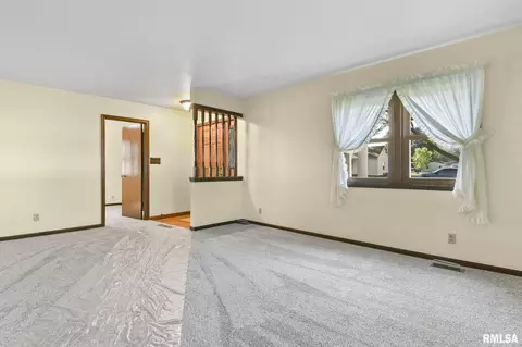 254 W Monroe St, Greenview, IL 62642 photo 4