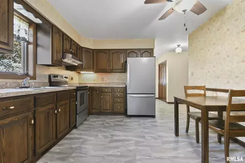 254 W Monroe St, Greenview, IL 62642 photo 7