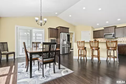 320 Hershiser Ln, Chatham, IL 62629 photo 8
