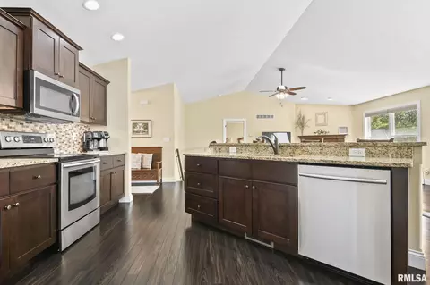 320 Hershiser Ln, Chatham, IL 62629 photo 12
