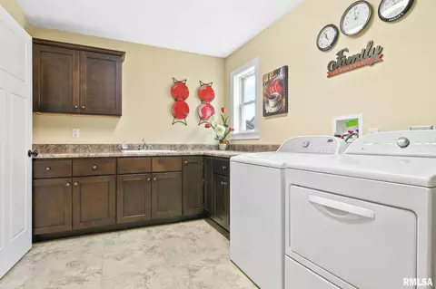 320 Hershiser Ln, Chatham, IL 62629 photo 15