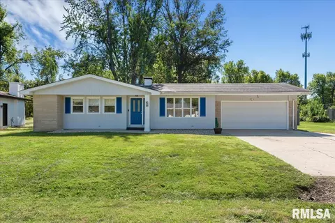 60 Cottonwood Dr, Chatham, IL 62629