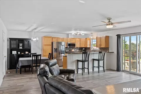 508 Glenn Dr, Chatham, IL 62629 photo 5