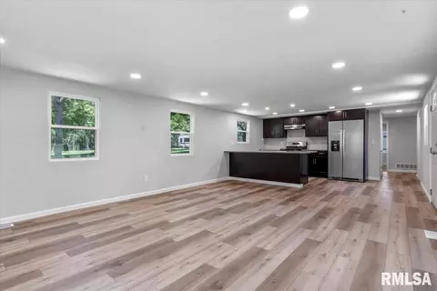 279 N Koke Mill Rd, Springfield, IL 62707 photo 7