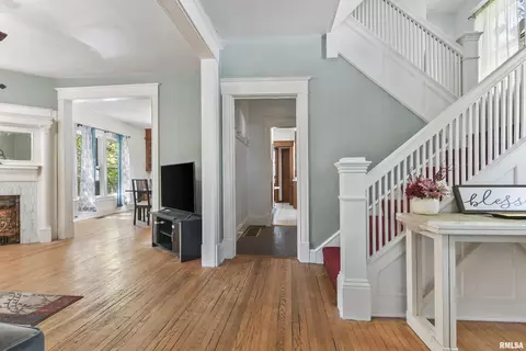 701 S State St, Springfield, IL 62704 photo 5