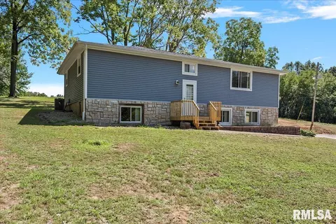 482 N John Wayne Rd, Dawson, IL 62520 photo 3