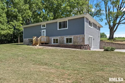 482 N John Wayne Rd, Dawson, IL 62520 photo 4