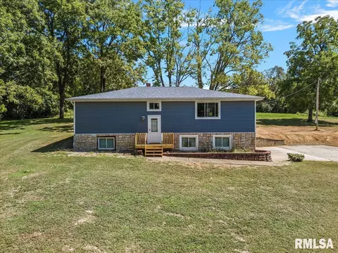 482 N John Wayne Rd, Dawson, IL 62520 photo 2