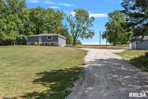 482 N John Wayne Rd, Dawson, IL 62520 photo 6